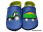 Preview: Lederpuschen jeansblau-hellgrün mit Stickerei Traktor und Anhängerladung mittelgrün-grau-maisgelb
